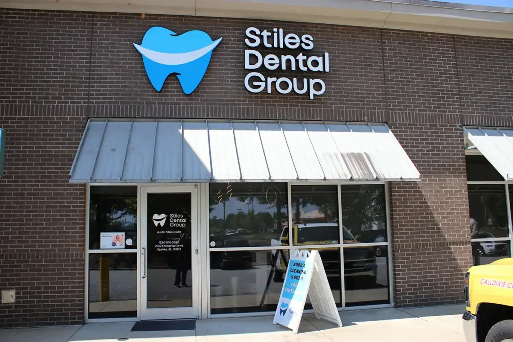 Exterior of Stiles Dental Group in Opelika, AL.